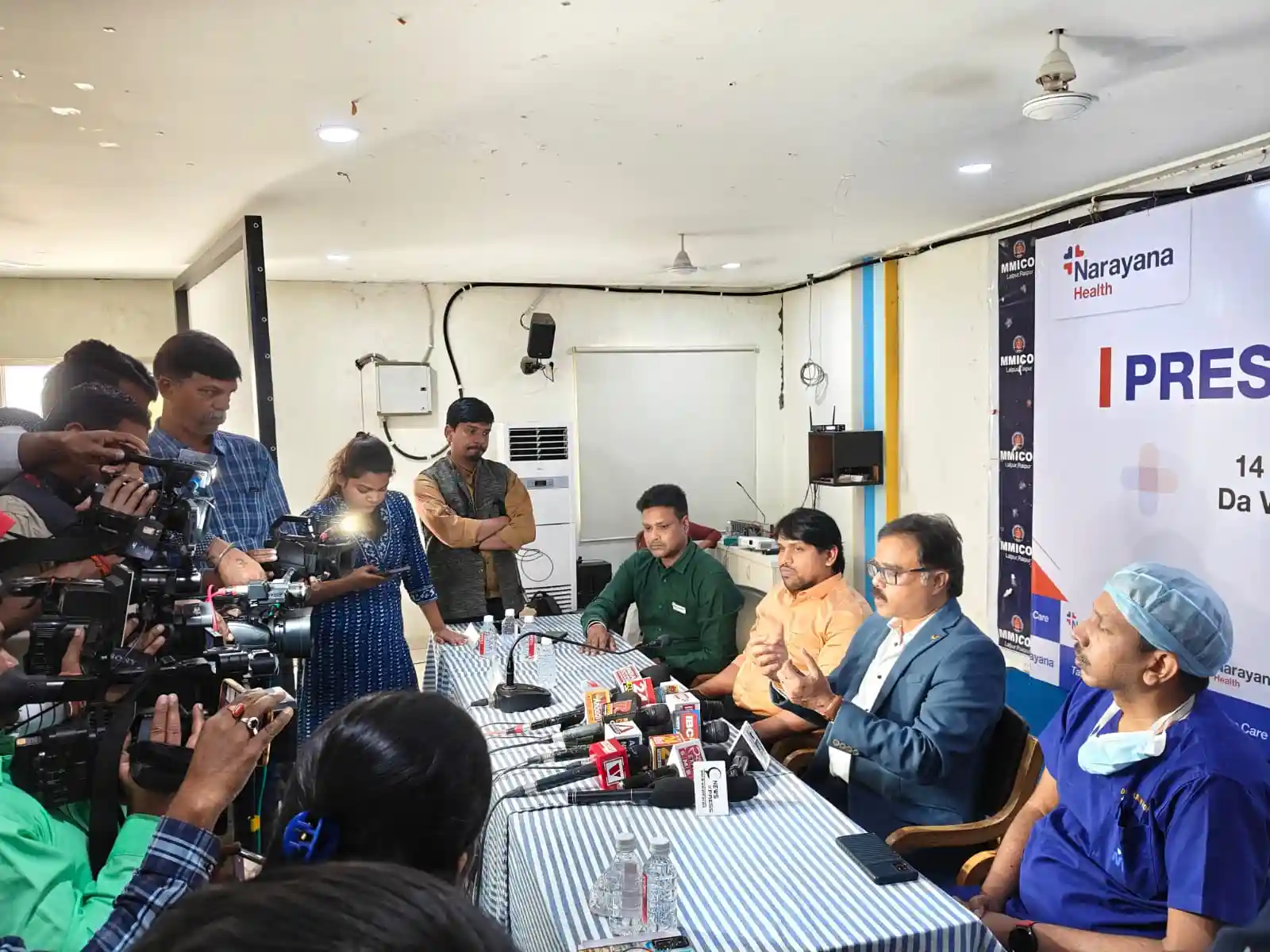 14 Robotic Surgery successfully done by Dr. Rajesh Sinha - Press Conference