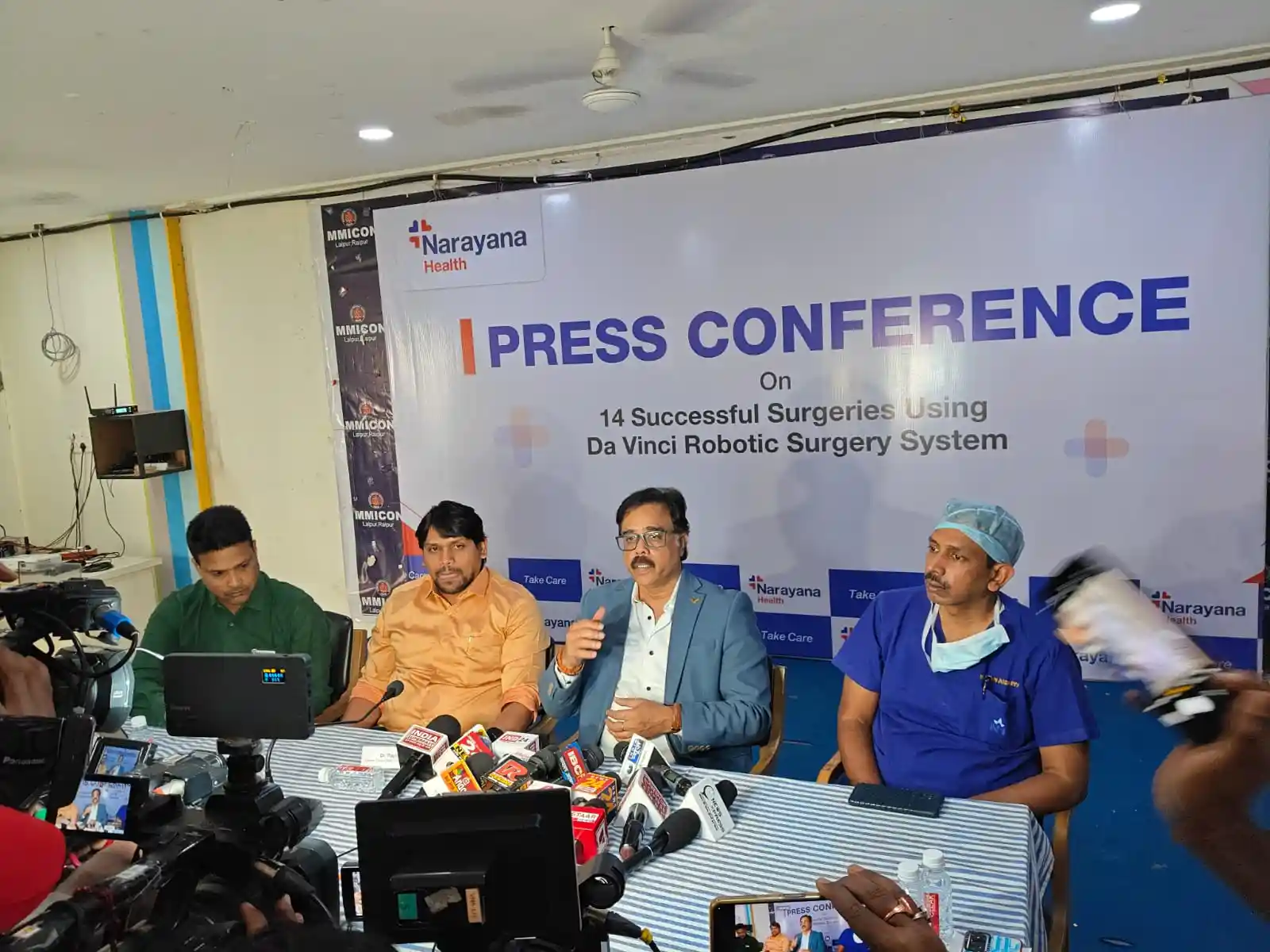 14 Robotic Surgery successfully done by Dr. Rajesh Sinha - Press Conference 4